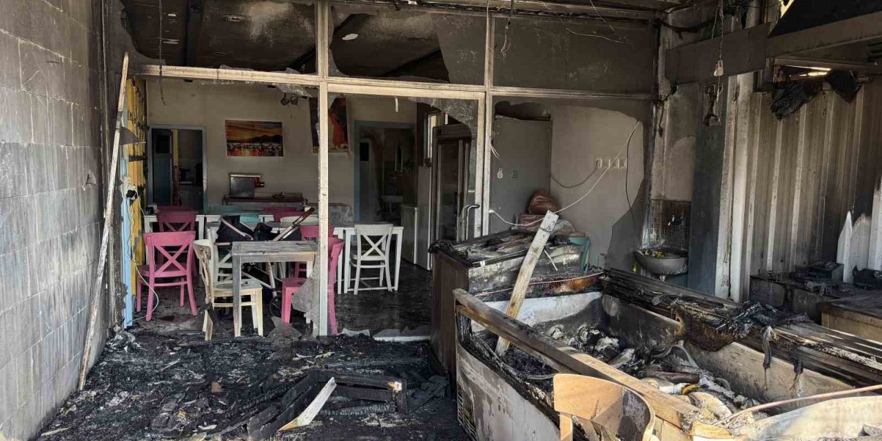 Serik’te Balıkçı Dükkanı Çıkan Yangında Kullanılamaz Hale Geldi