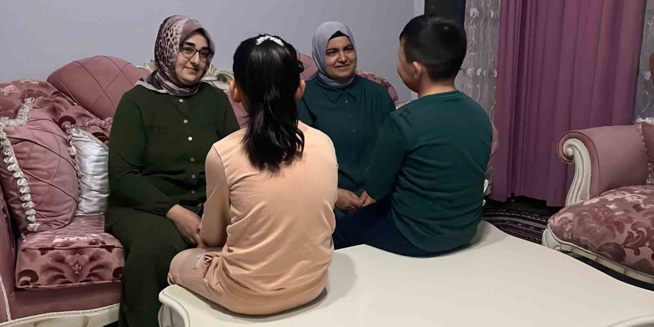 İlkokul Öğrencilerinin Sıra Tartışmasında Okula Gelen Baba, Anne Ve Babaanne 2 Çocuğu Darp Etti