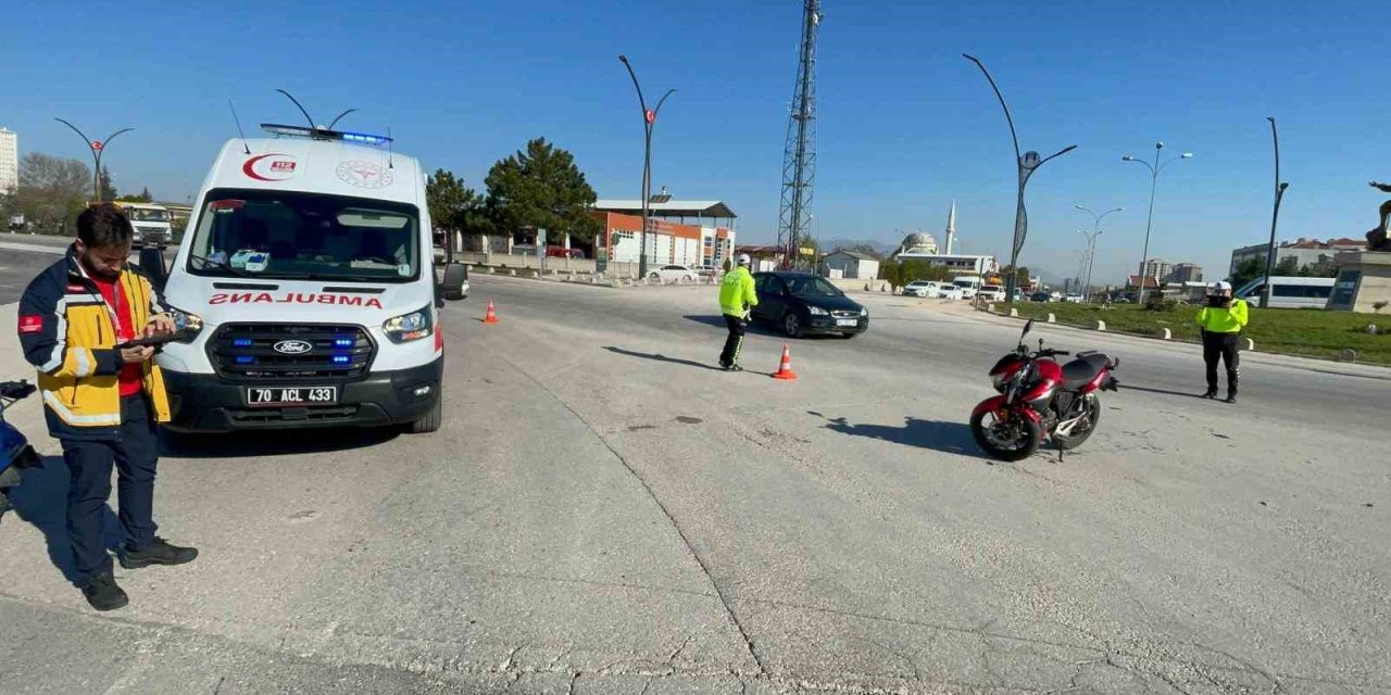 Karaman’da Motosiklet Kazası Kamerada: 1 Yaralı
