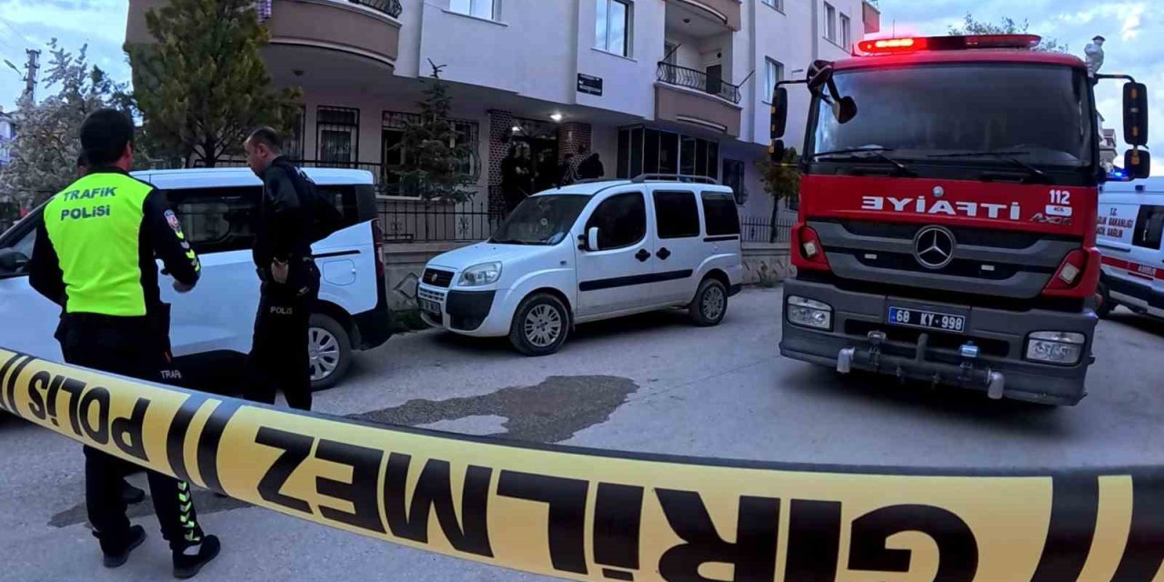Evinde Çıkan Yangını Söndürmek İsterken Yanarak Can Verdi
