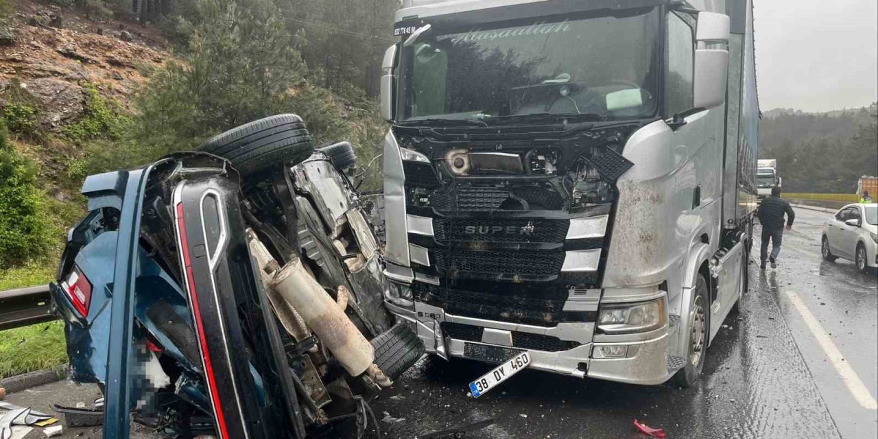 Maliyeciler Kaza Yaptı: 1 Ölü, 5 Yaralı