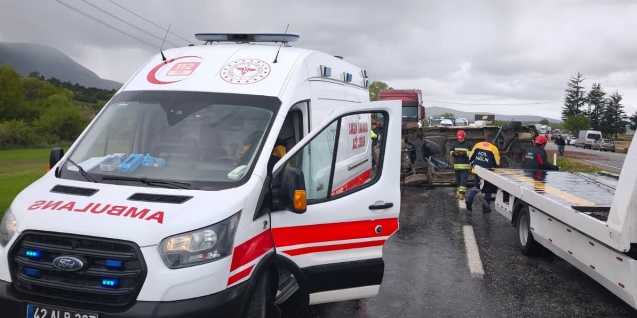 Beyşehir’de Devrilen Minibüsün Sürücüsü Yaralandı