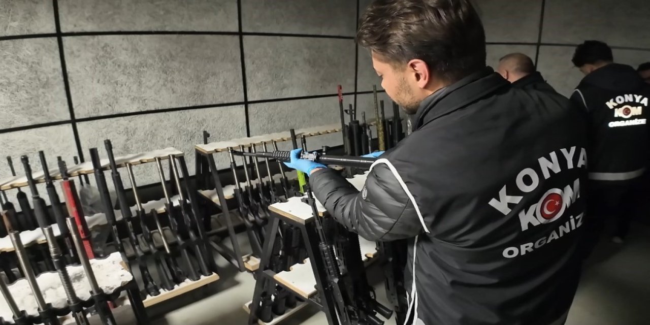 Konya’da Çok Sayıda Yerli Üretim Makineli Tüfek Ve Tabanca Ele Geçirildi, 11 Kişi Gözaltına Alındı