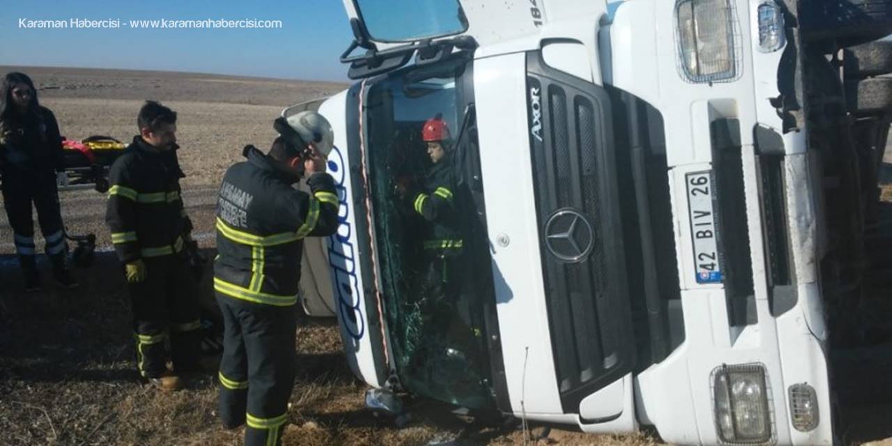 Devrilen Tankerin Kabininde Sıkışan Sürücüyü İtfaiye Çıkardı