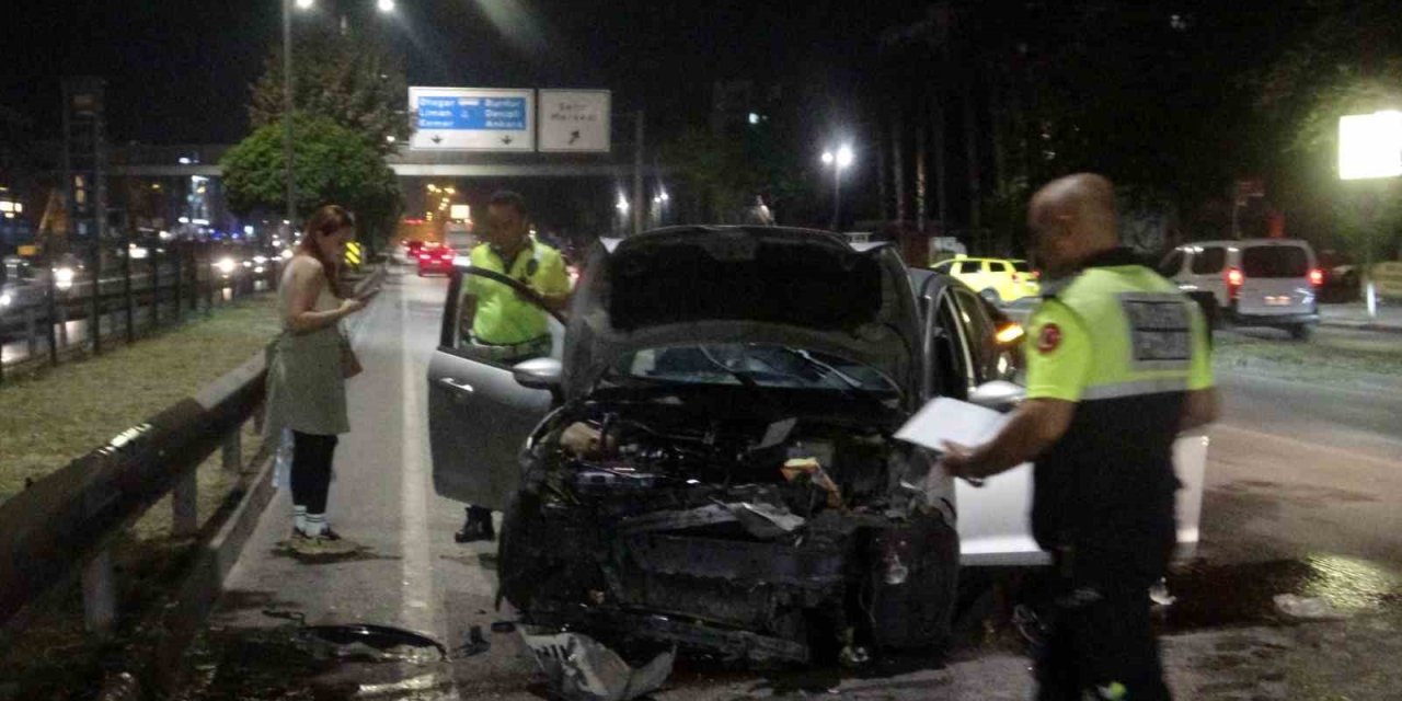 Aracın Hurdaya Döndüğü Kazayı Burnu Bile Kanamadan Atlattı