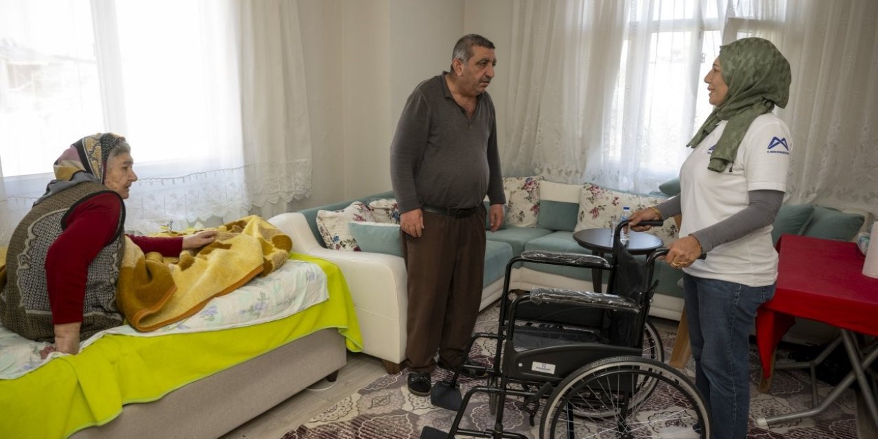 Mersin’de Engellilere Tekerlekli Sandalye Ve Hasta Bezi Desteği