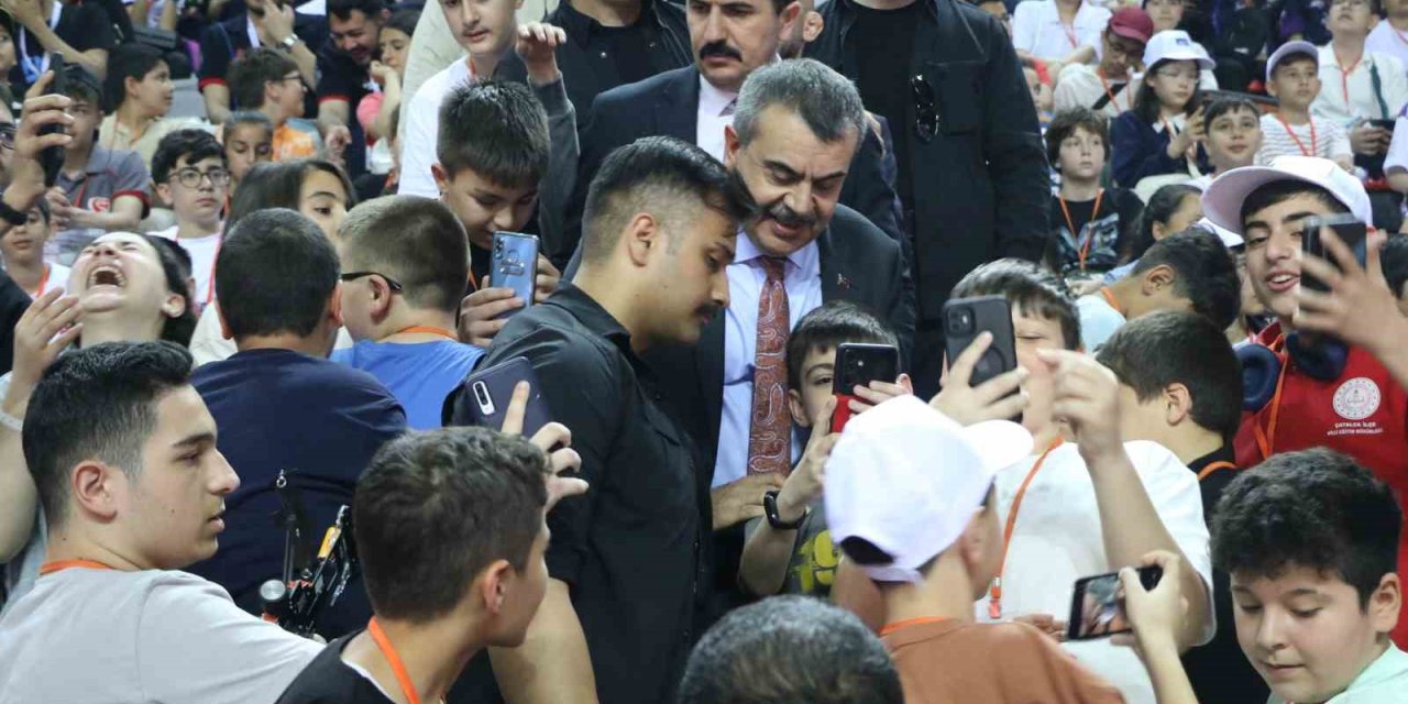Bakan Tekin: "100 Ortaöğretim Öğrencisinin 43’ü Mesleki Eğitime Kayıt Yaptırdı"