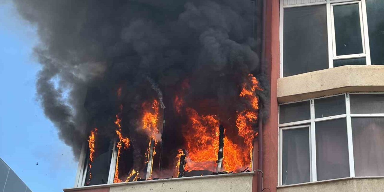 Aksaray’da Korkutan Yangın, Daire Alev Alev Yandı