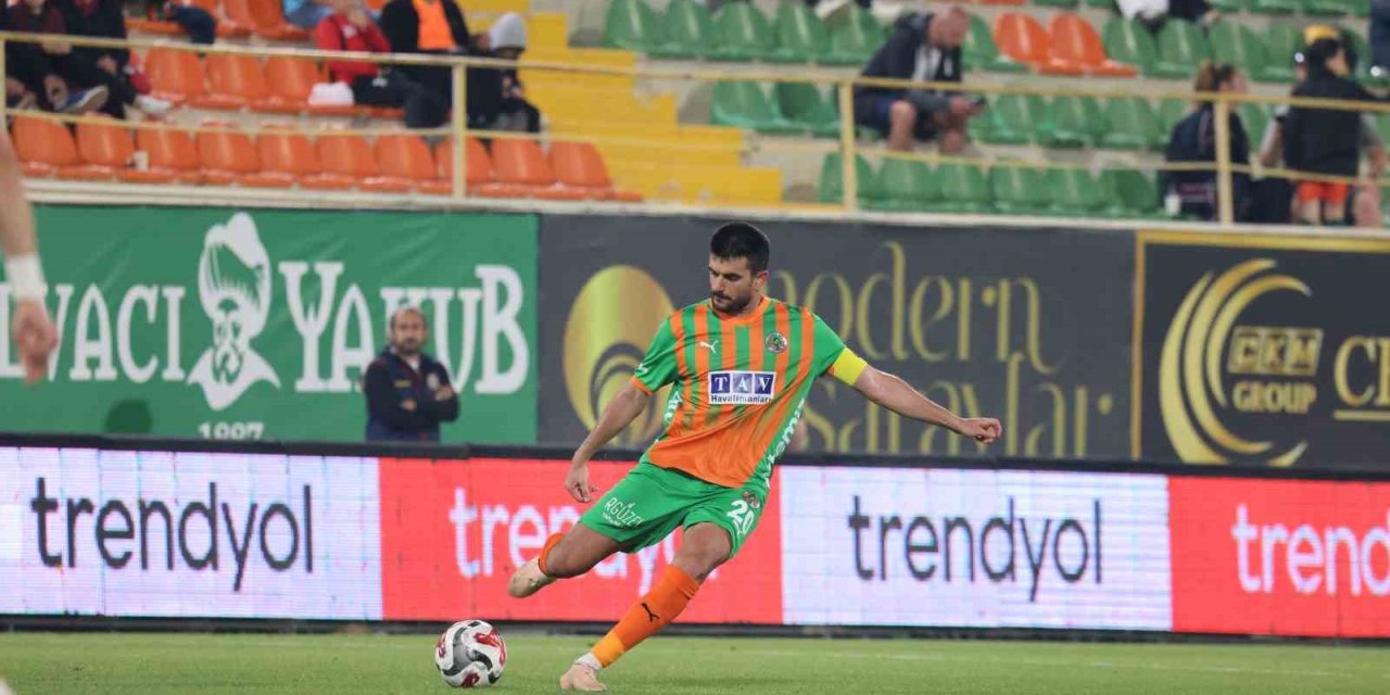 Trendyol Süper Lig: Corendon Alanyaspor: 2 - Kayserispor: 1 (ilk Yarı)