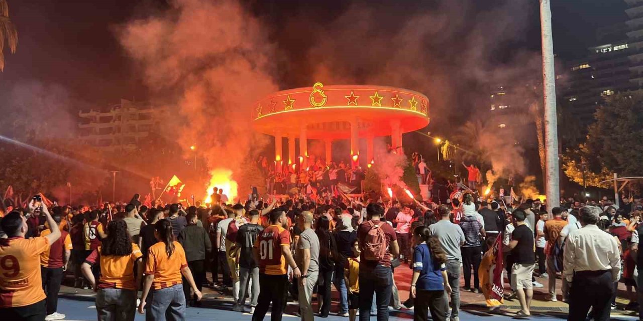 Mersin’de Galatasaray’ın Şampiyonluğu Büyük Coşkuyla Kutlandı