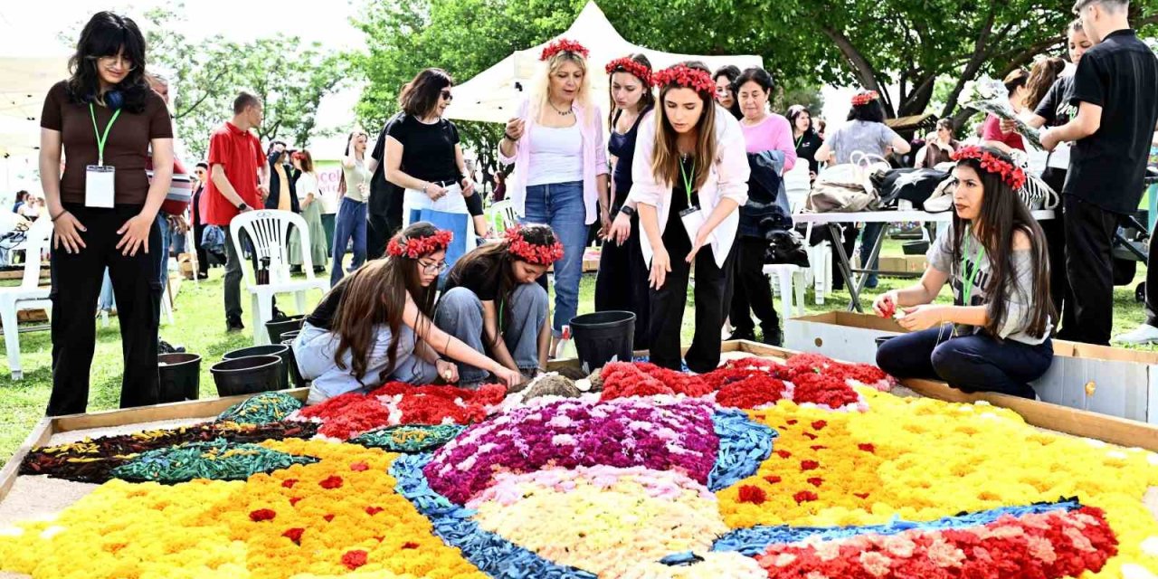 Antalya’da 130 Bin Çiçekle Renkli Rekabet