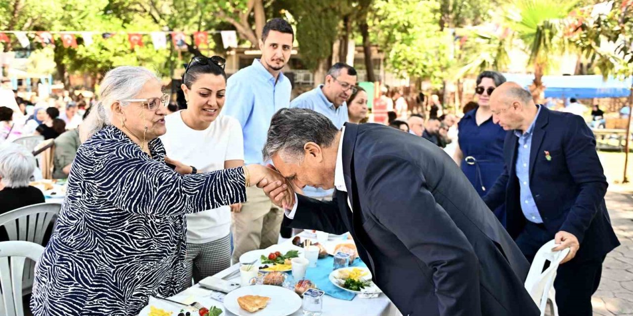 ’vatan Sağ Olsun’ Diyen Şehit Anneleri Unutulmadı