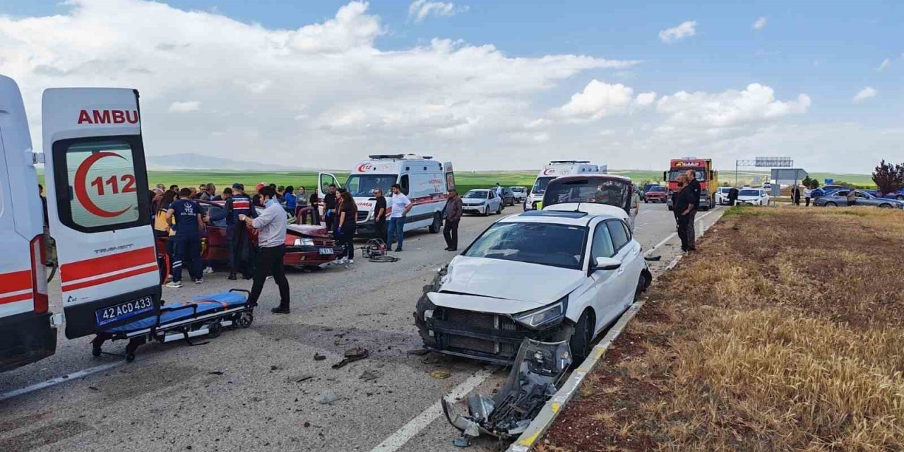Konya’da 2 Otomobil Çarpıştı: 5 Yaralı