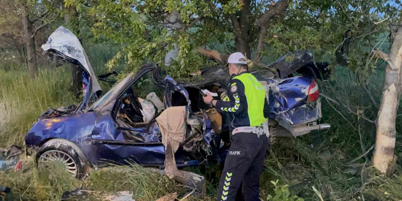 Düğün Konvoyunda Feci Kaza: 1 Ölü, 1 Yaralı