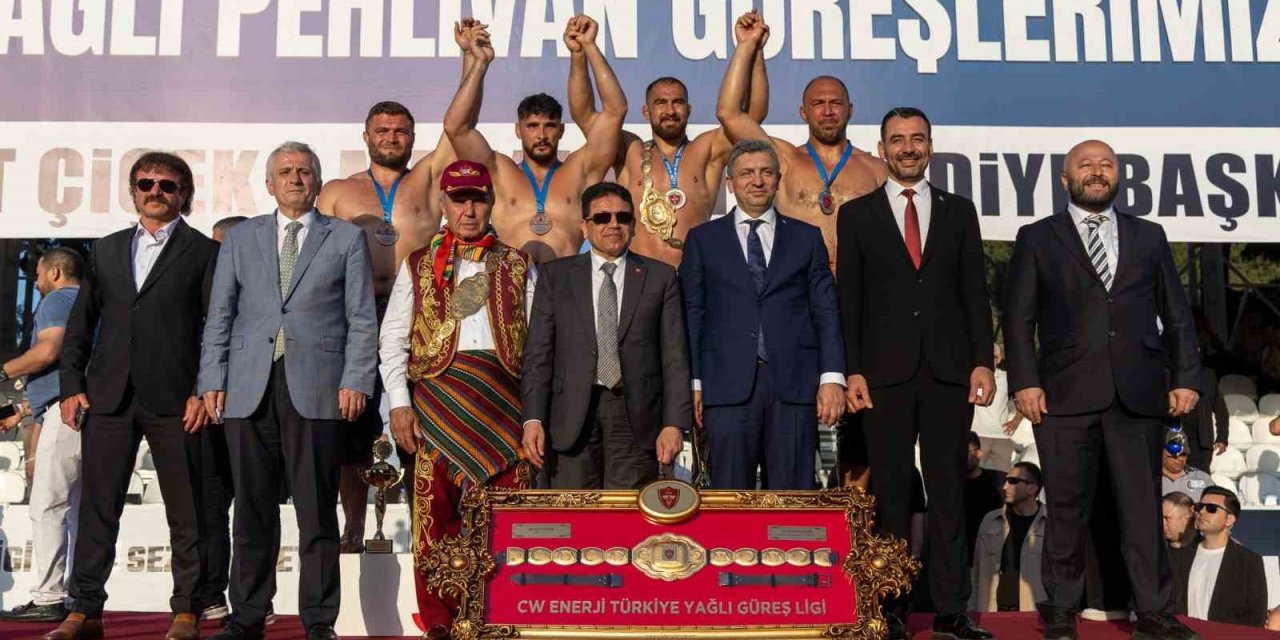 Manavgat’ta Başpehlivanlık Kemeri Feyzullah Aktürk’ün