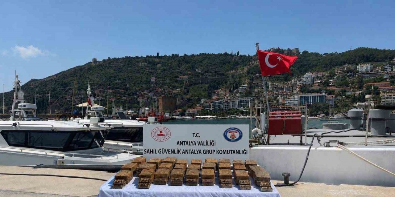 Sahile Vuran Şüpheli Paketten 40 Milyon Tl’lik Macun Esrar Çıktı
