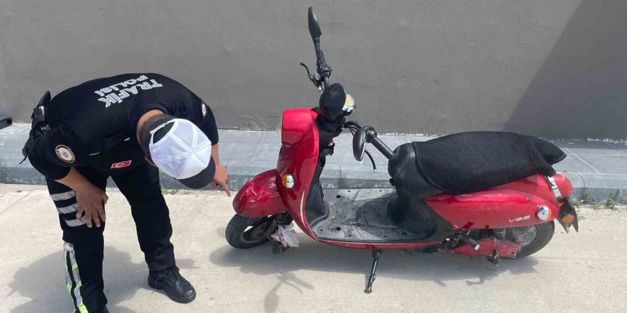 Karaman’da Elektrikli Bisiklet Devrildi: 1’i Ağır 2 Yaralı