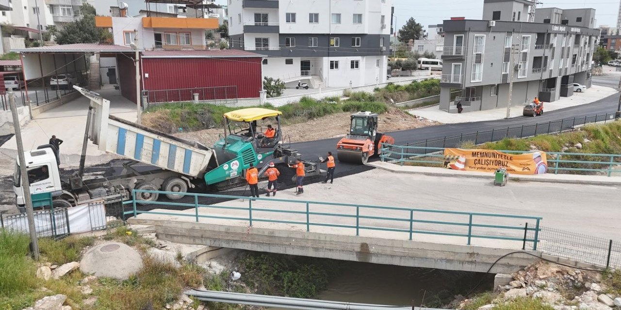 Silifke’de Yollar Sıcak Asfaltla Yenilendi