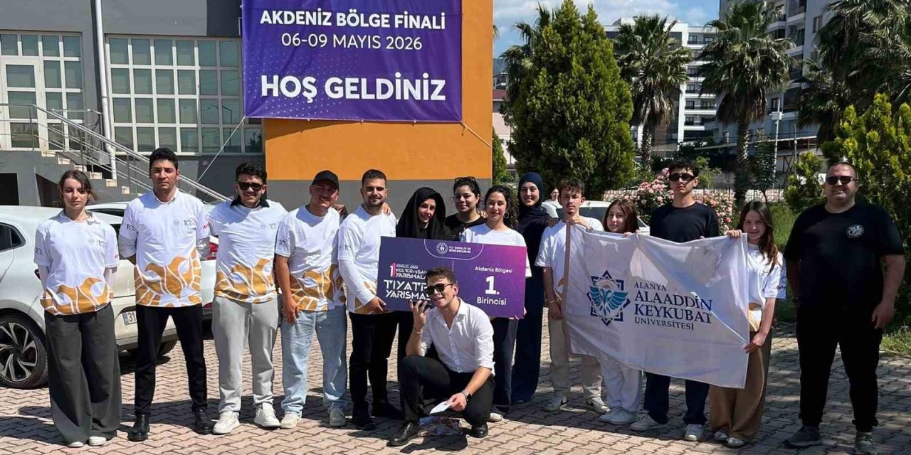 Alkü’lü Genç Tiyatrocular Bölge Finallerinde Şampiyon Olup Yarı Finale Yükseldi