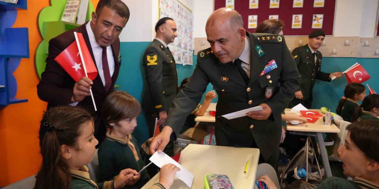Antalya’da Minikler İlk Mektuplarını Mehmetçiğe Yazdı: "iyi Ki Varsın"