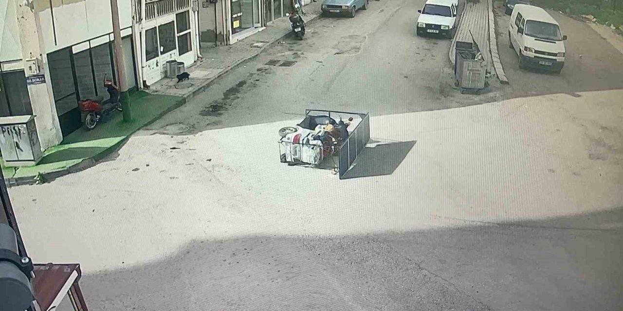 Karaman’da Yaşlı Adamın Yaralandığı Kaza Anı Kameraya Yansıdı