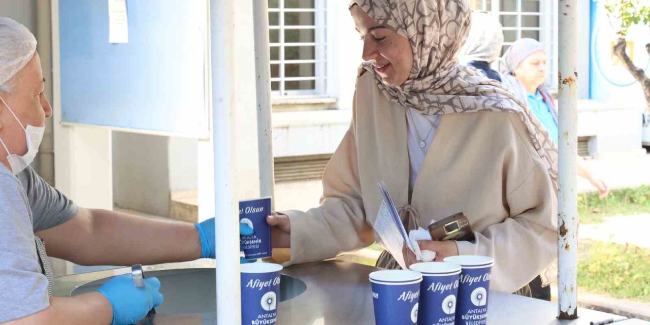 Büyükşehir’den Üniversite Öğrencilerine Final Haftası Boyunca Sıcak Çorba İkramı