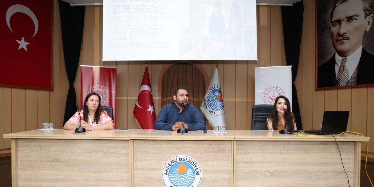 Akdeniz’de ’özel Gereksinimli Bireyler Ve Ev Yaşamı’ Paneli Düzenlendi