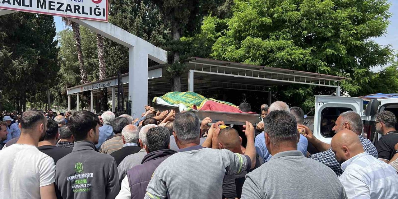 Mersin’deki Yağ Fabrikasındaki Patlamada Ölen İşçi Toprağa Verildi