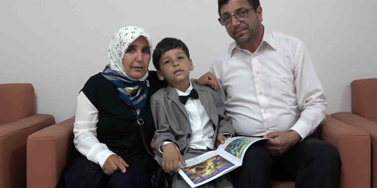 6 Yaşındaki Otizmli Anaokulu Öğrencisi Hayal Dünyasını Hikaye Kitabına Dönüştürdü