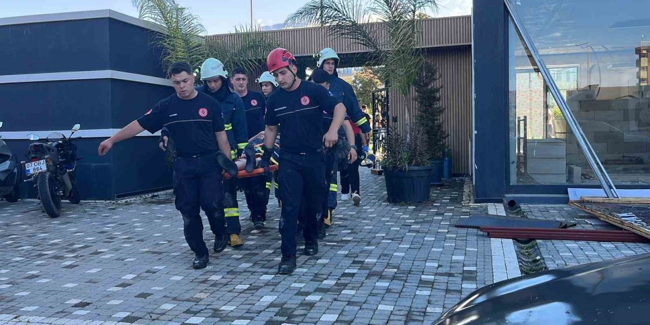 Alanya’da Evin Asma Tavanı Çöktü: 2 Yaralı