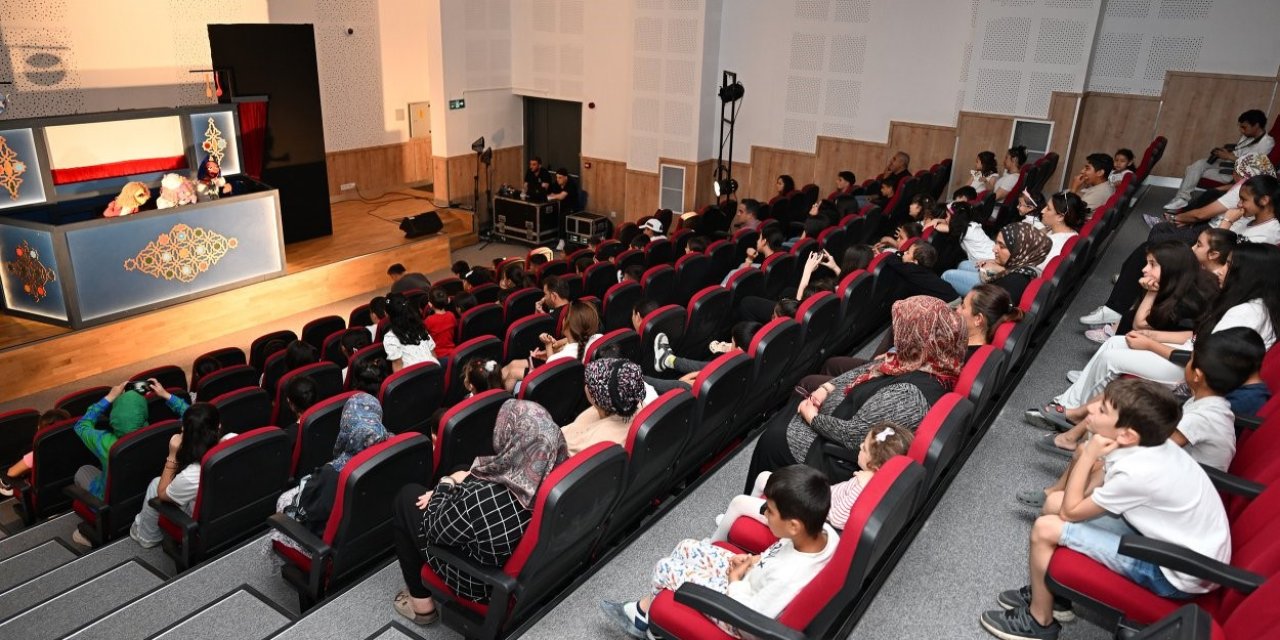 Mersin Büyükşehir Belediyesinden Çocuklara Kuklalı Tiyatro Sürprizi
