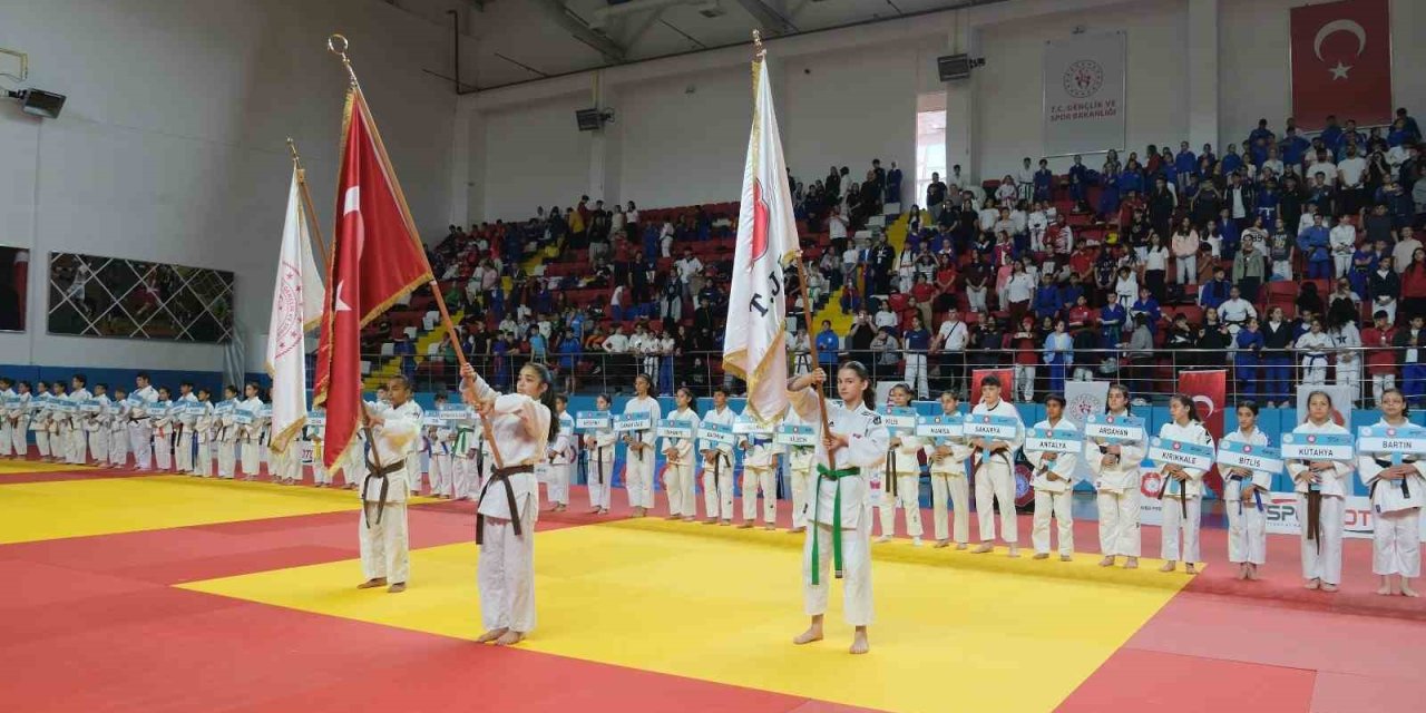 Karaman’da Minikler Türkiye Judo Şampiyonası Heyecanı Başladı