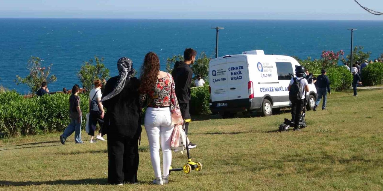 Antalya’da 40 Metrelik Falezlerden Düşen Şahıs Hayatını Kaybetti