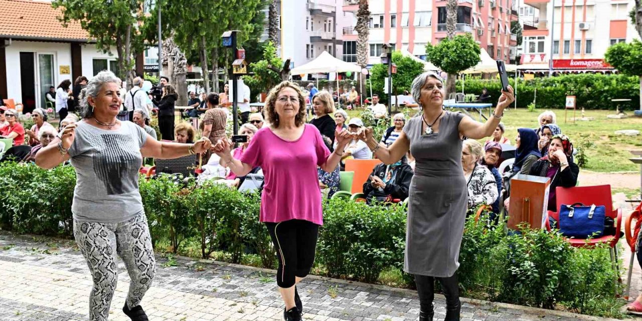 Yaşlı Evlerinde Bahar Şenliği
