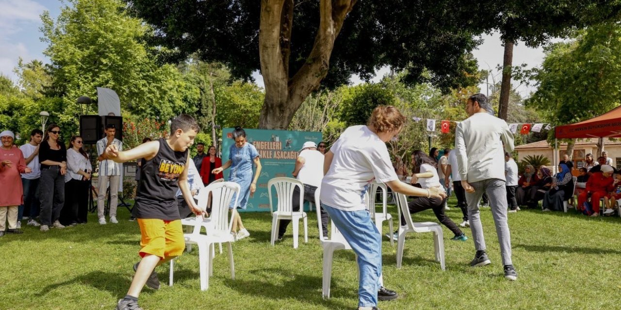 Mersin’de ‘sokak Oyunları Şenliği’ Renkli Görüntülere Sahne Oldu
