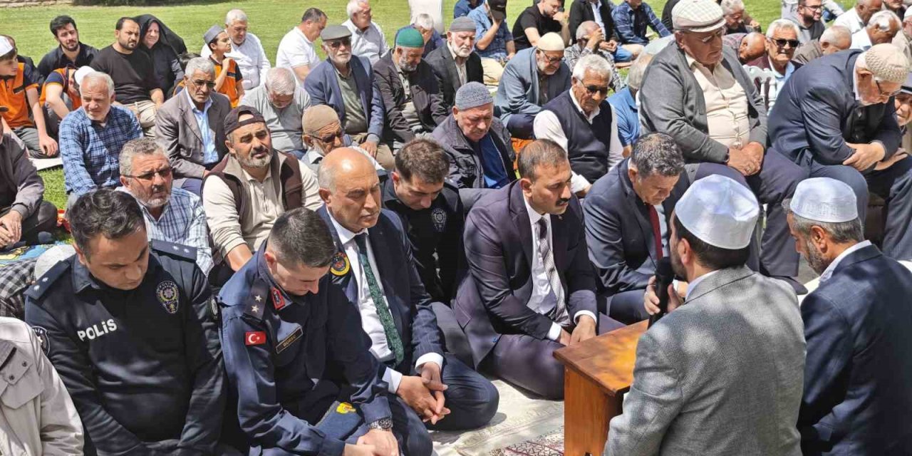 Aksaray’da Yoğun Yağış Nedeniyle Şükür Duası Yapıldı