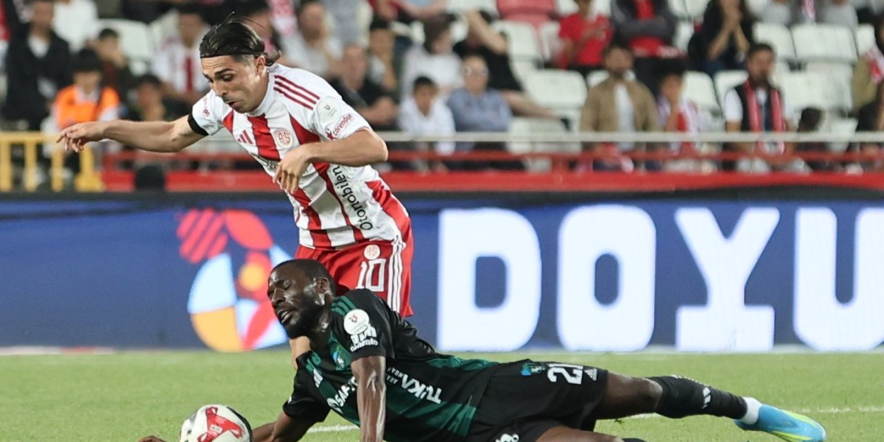 Trendyol Süper Lig: Antalyaspor: 0 - Kocaelispor: 0 (ilk Yarı)