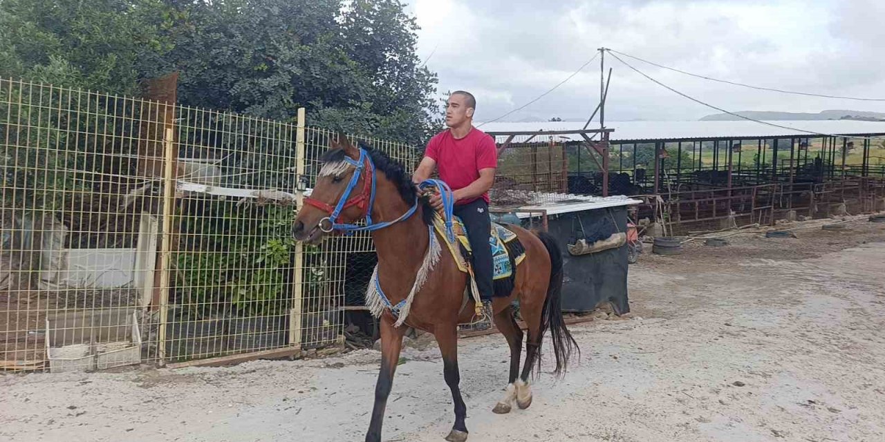 Evden İşe Giderken Yürüdüğü 12 Kilometrelik Yolla Atletizme Merak Sardı