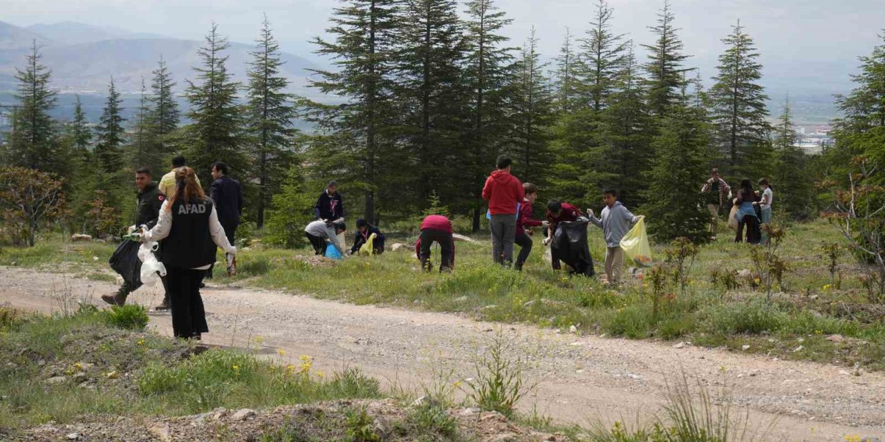 Niğde’de ’ormanı Sev, Yeşili Koru’ Mesajı İle Sahaya Çıkıldı