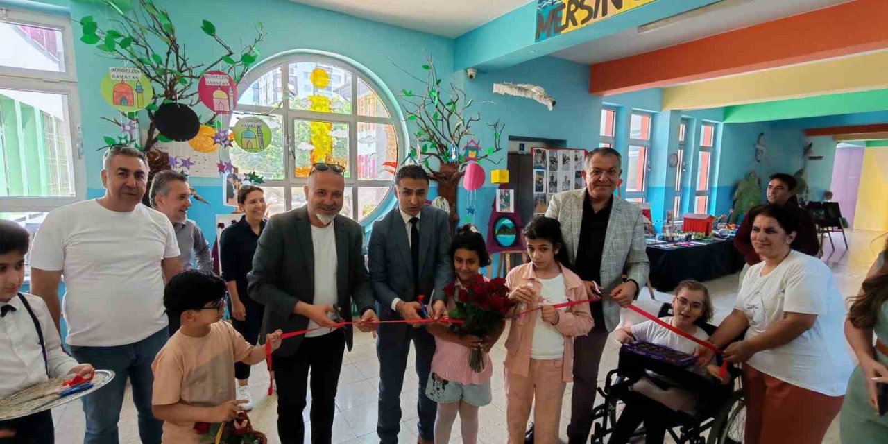 ’aynı Gökyüzünün Farklı Yıldızlarıyız’ Sergisi Büyük Beğeni Topladı