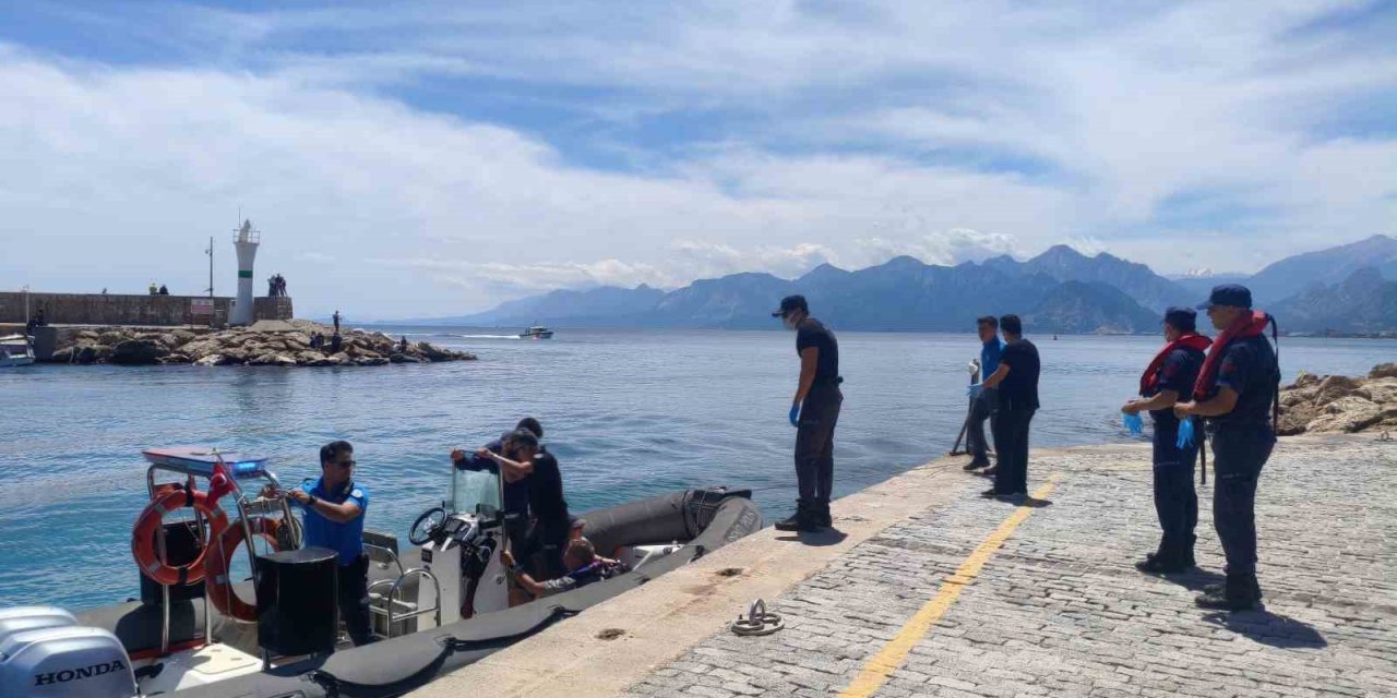 Tur Teknesinde Rahatsızlanan Turistin Yardımına Deniz Polisi Yetişti