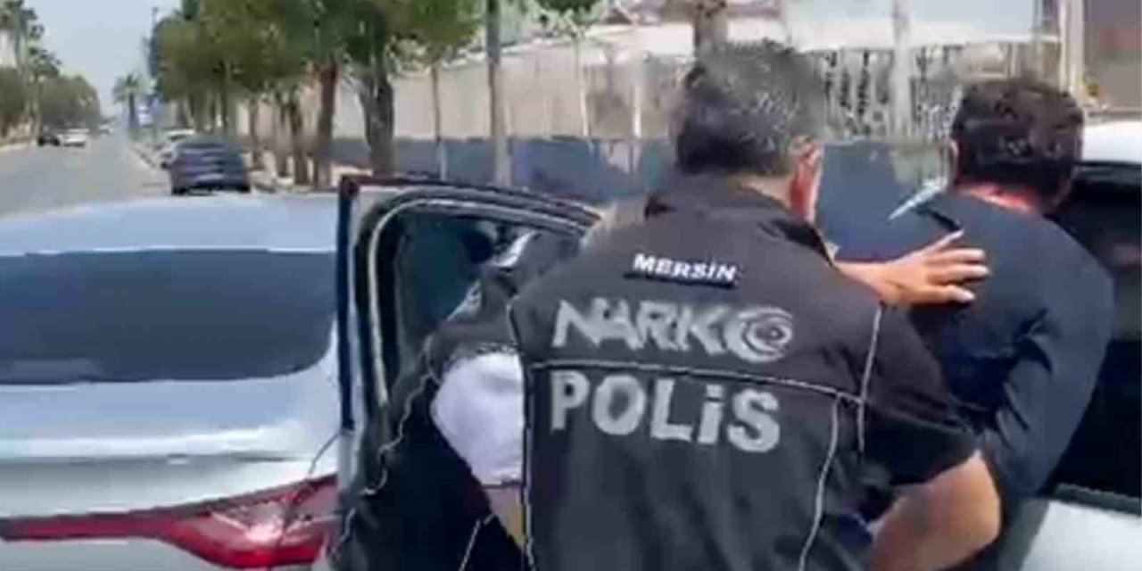 Takibe Alınan Araçta 24 Kiloya Yakın Esrar Ele Geçirildi
