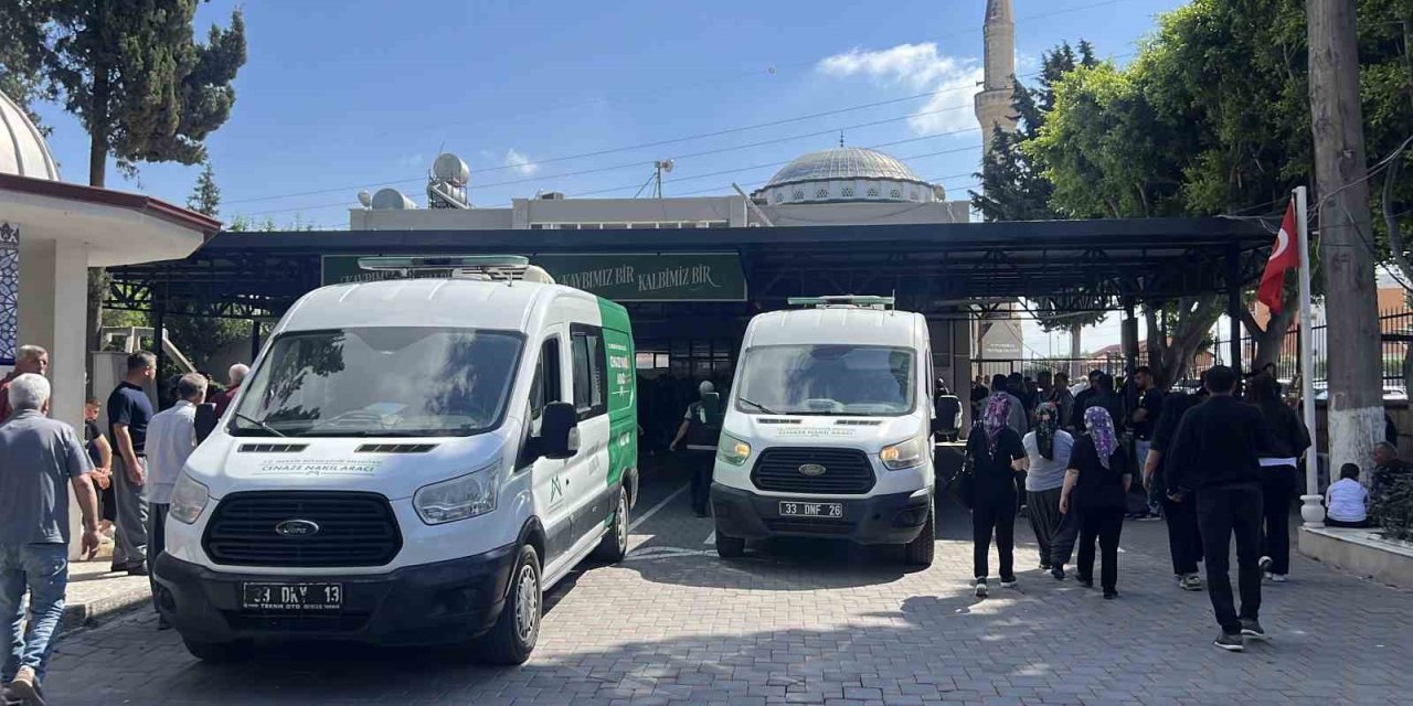 Mersin’deki Vahşette Hayatını Kaybedenler Son Yolculuğuna Uğurlanıyor