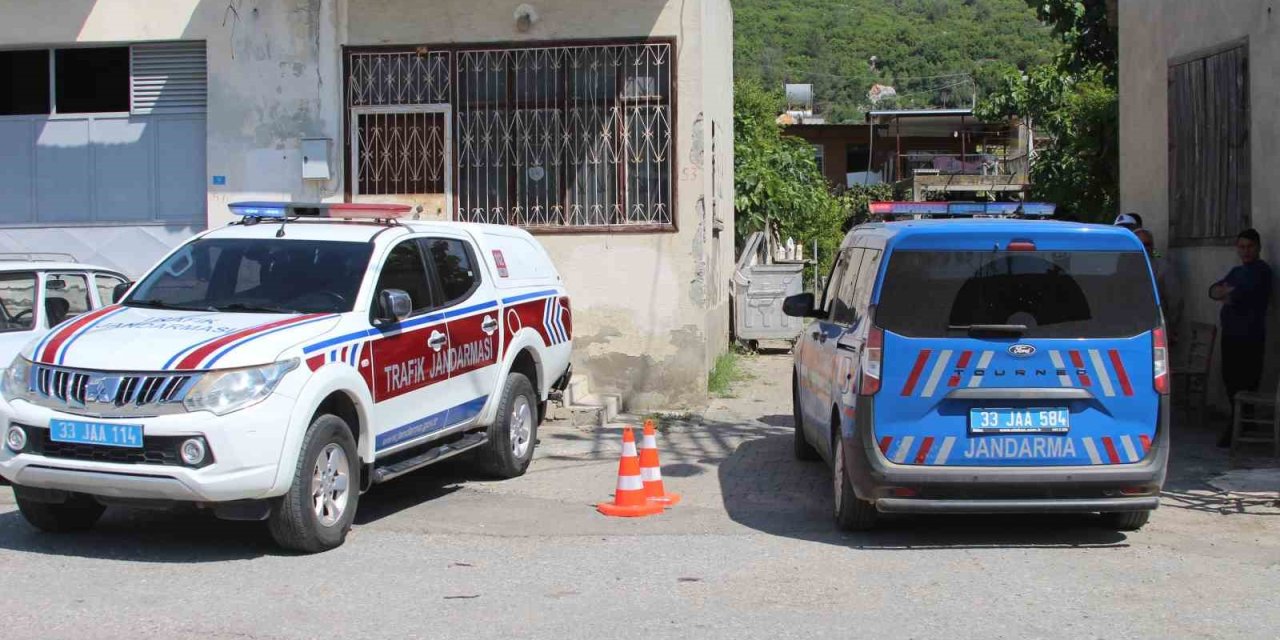 Mersin’de Katliam Yapan Zanlının Bulunduğu Bölgeye Giden Yol Kapatıldı