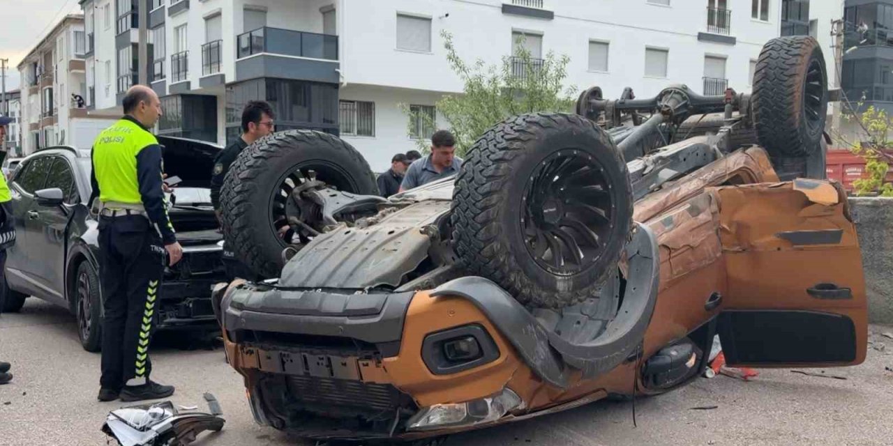 Pikap İle Suv Aracın Çarpıştığı Kazada Faciadan Dönüldü: 1 Yaralı