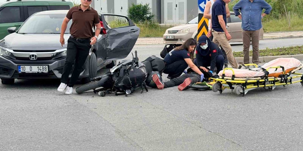 Antalya’da Otomobil İle Motosiklet Çarpıştı: 1’i Bebek 2 Yaralı