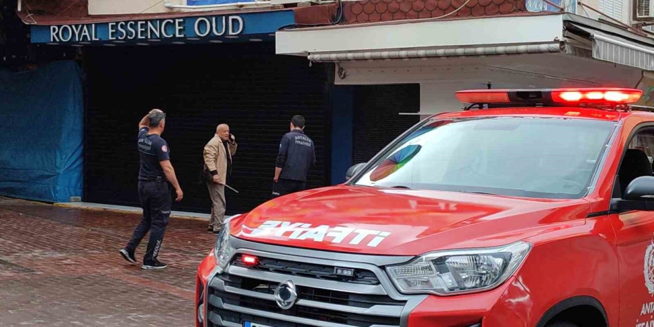 Alanya’da İş Yerinden Çıkan Dumanlar İtfaiyeyi Alarma Geçirdi