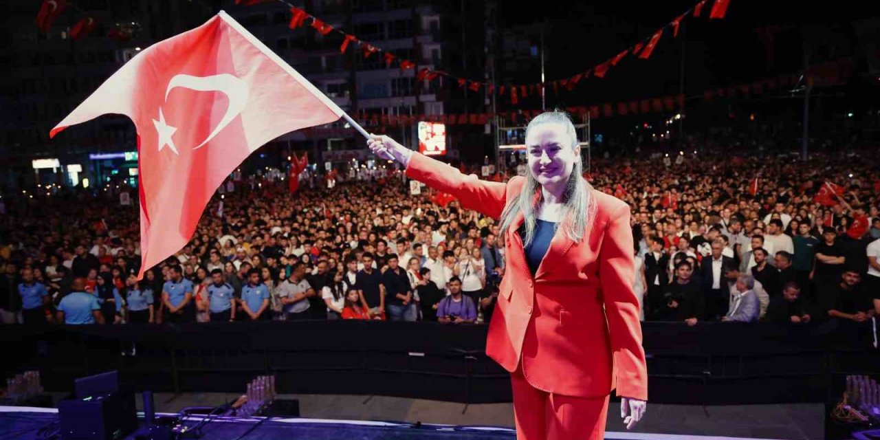Büşra Özdemir: "atatürk’ün Samsun’da Yaktığı Meşale Gençliğin Gözlerinde Parıldıyor"