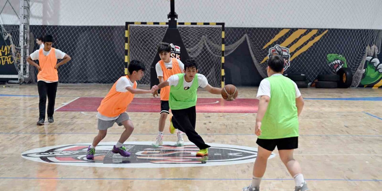 Mersin’de 19 Mayıs Coşkusu Spor Turnuvalarıyla Taçlandı