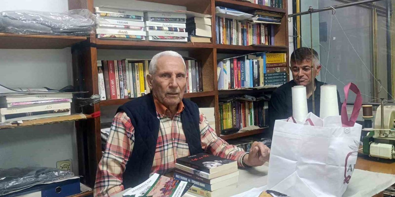 70 Yıllık Terzi İş Yerini Kütüphaneye Çevirdi